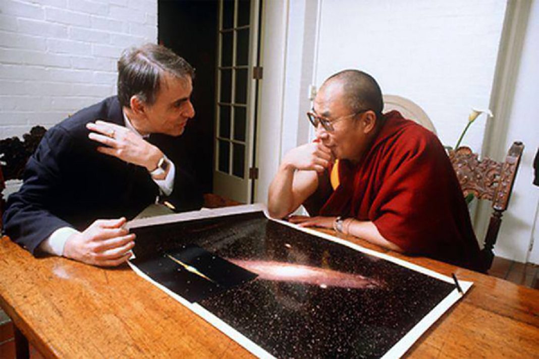 Carl Sagan entrevista Dalai Lama: um diálogo histórico!