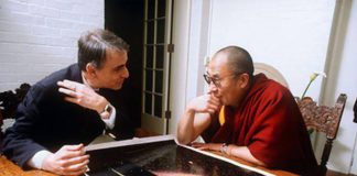 Carl Sagan entrevista Dalai Lama: um diálogo histórico!