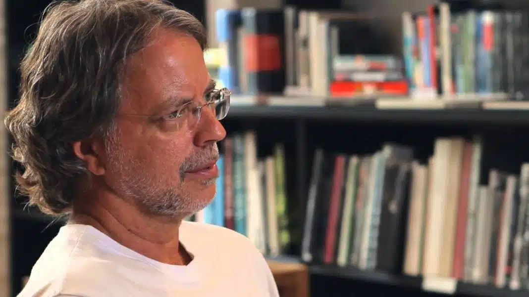 “Não precisamos de mais tempo. Precisamos de um tempo que seja nosso”, por Mia Couto