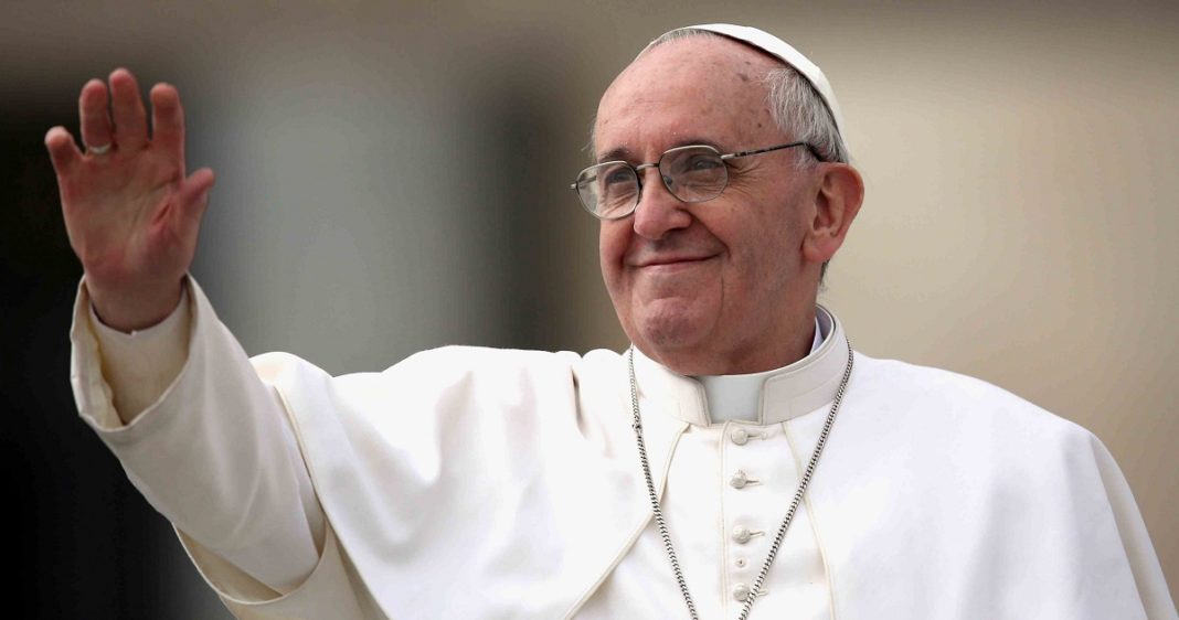“A mulher não existe para lavar a louça”, afirma Papa Francisco