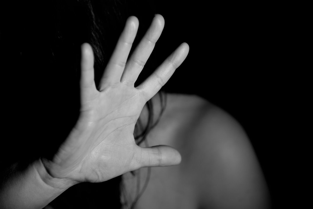 40% das mulheres que sofrem violência doméstica são evangélicas, diz pesquisa recente