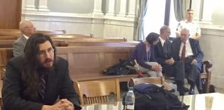 Casal norte-americano vence ação na justiça para obrigar filho de 30 anos a sair de casa