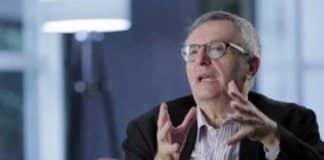 John Gray – Religião, política e o barbarismo da razão