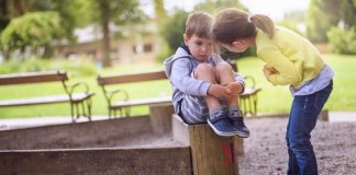 Forçar as crianças a se desculparem faz mais mal do que bem