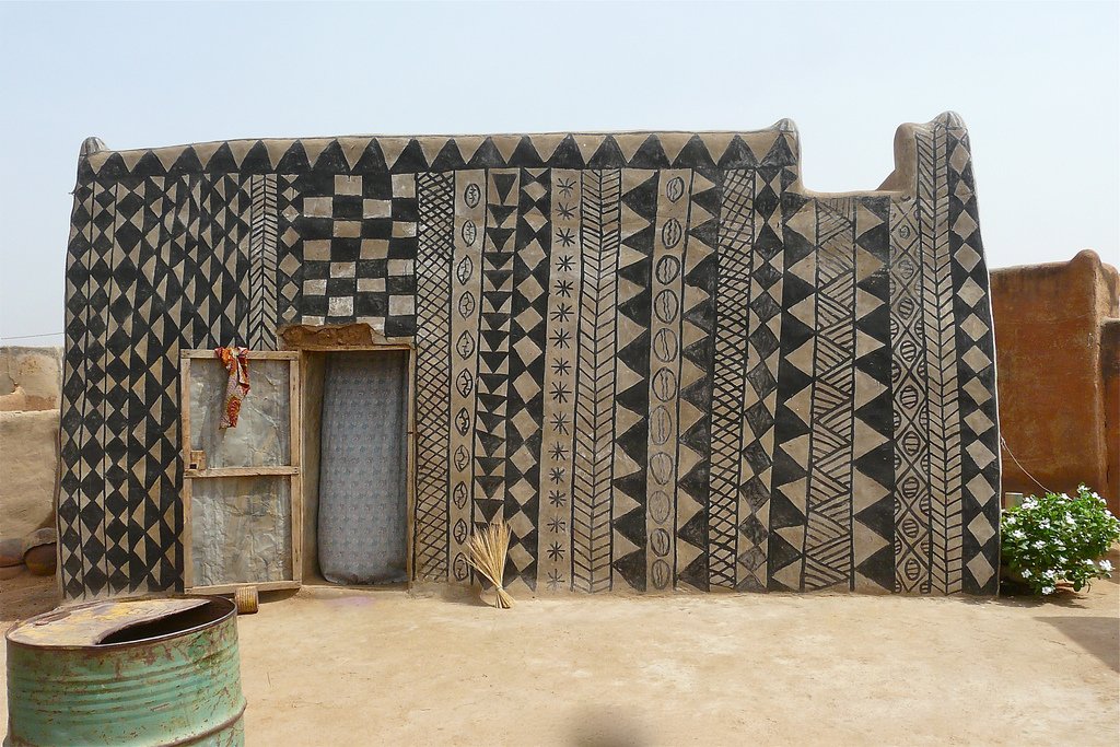 pensarcontemporaneo.com - A aldeia africana onde cada casa é uma obra de arte