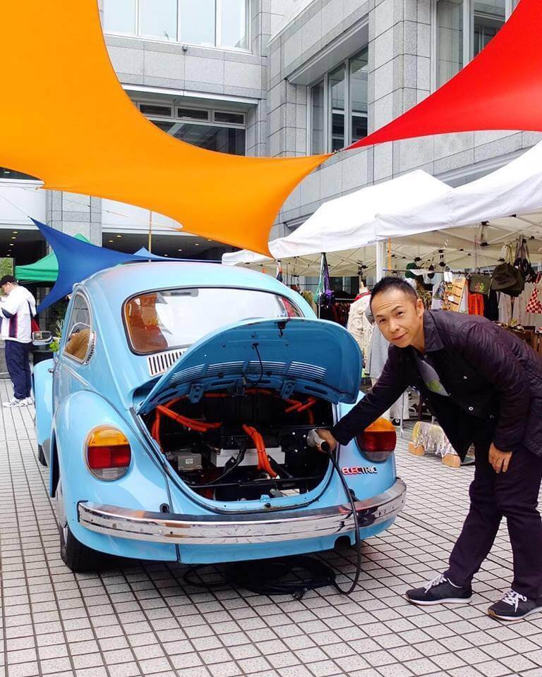 pensarcontemporaneo.com - Carros clássicos convertidos em veículos elétricos por um engenheiro japonês