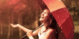 Não busco a alguém que me faça feliz, mas a quem compartilhar minha felicidade