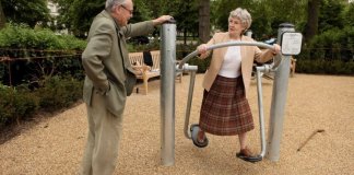 Playgrounds para idosos ajudam a aumentar a atividade e reduzir a solidão