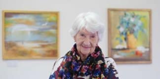 A ‘solitária’ de 102 anos que começou a pintar aos 85