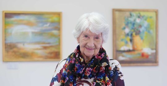A ‘solitária’ de 102 anos que começou a pintar aos 85