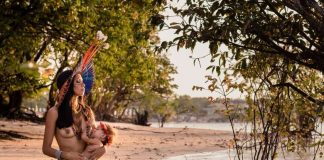 Foto de indígena amamentando é premiada em concurso latino-americano