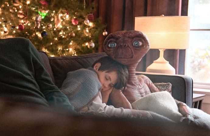 pensarcontemporaneo.com - E. T. retorna após 37 anos e se encontra com Elliot no mais belo anúncio de Natal da história