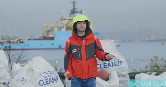 Holandês famoso por limpar o lixo do Pacífico agora também está limpando os rios do mundo