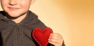 Escola irlandesa abandona lição de casa por um mês e atribui “atos de bondade”