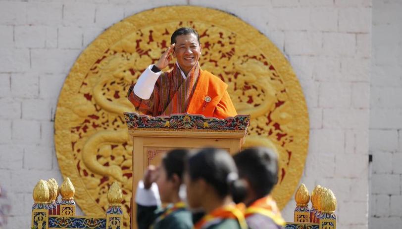 Primeiro Ministro do Butão pede a todos os cidadãos que adotem cães vadios como presente de aniversário do rei