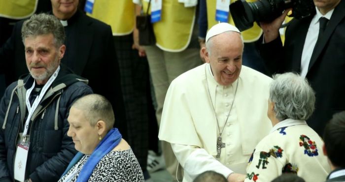 Papa Francisco transforma impressionante palácio do Vaticano em abrigo para os sem-teto