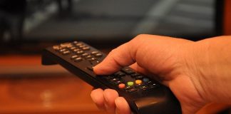 TVs por assinatura liberam canais e internet para que população se mantenha em casa