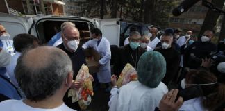 Papa Francisco doa respiradores para hospital de Nápoles