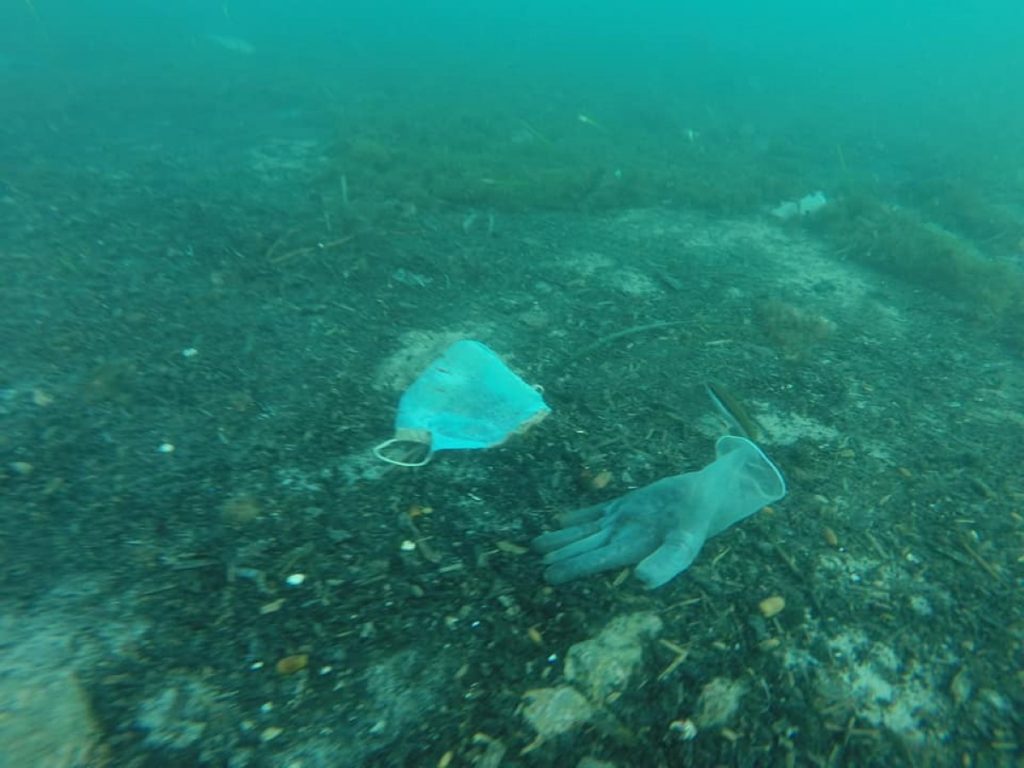 pensarcontemporaneo.com - Em breve no Mediterrâneo haverá mais máscaras do que águas-vivas: as imagens do fundo do mar da Riviera Francesa