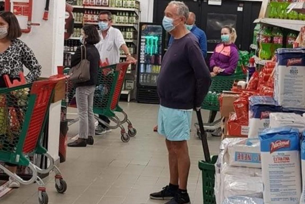 A foto do presidente português no supermercado que surpreende o mundo (mas não Portugal)
