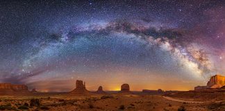 Foto da Via Láctea sobre Monument Valley vence competição anual de fotos