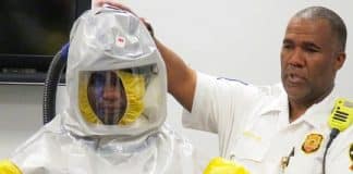 Startup em Uganda recicla garrafas plásticas em protetores faciais de EPI para hospitais