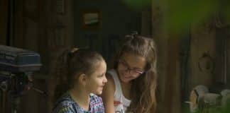 A relação entre olhar/ouvir e as emoções humanas