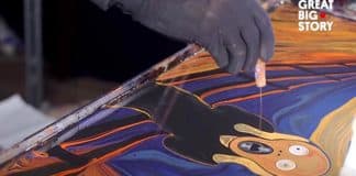 Fique hipnotizado ao ver este artista turco pintar desenhos deslumbrantes na superfície da água