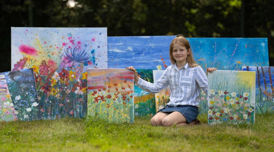 Pintora de 10 anos fatura alto com suas obras – e doa todo dinheiro