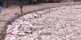 Um “tsunami” de lixo atingiu as praias caribenhas de Honduras, transformando-as em enormes aterros sanitários