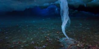 O ‘Dedo da Morte’ capturado na câmera pela primeira vez congela tudo em seu caminho