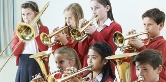 O treinamento musical pode melhorar a atenção e a memória de trabalho em crianças
