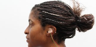 Fone de ouvido com estimulação nervosa pode acelerar o aprendizado de línguas