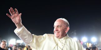 O Vaticano diz que a Igreja Católica não apóia o casamento entre pessoas do mesmo sexo, dos comentários do Papa
