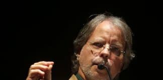 Terror em Moçambique: Mia Couto diz que aos moçambicanos só resta “pedir socorro”