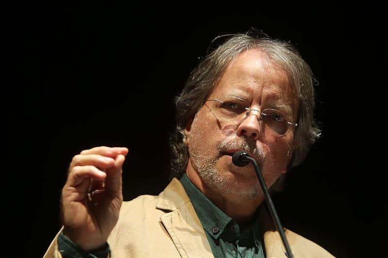 Terror em Moçambique: Mia Couto diz que aos moçambicanos só resta “pedir socorro”