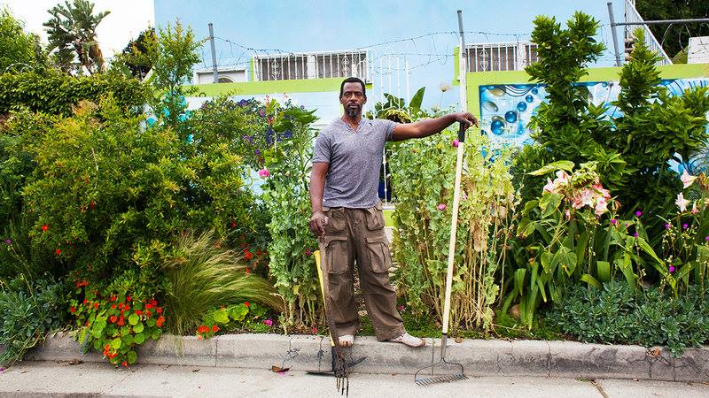 pensarcontemporaneo.com - Ron Finley : O jardineiro “gangster” que espalha agroflorestas em periferia de Los Angeles
