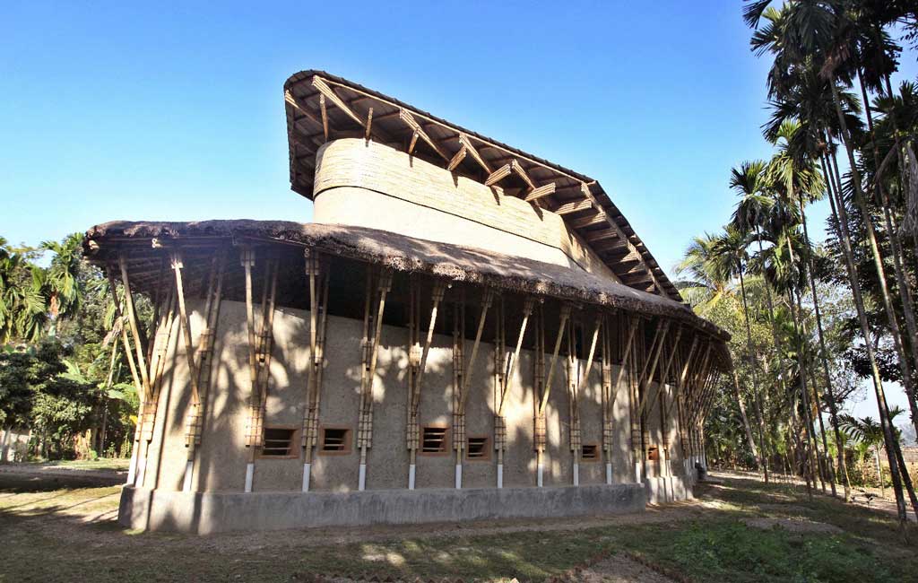 pensarcontemporaneo.com - Com bambu e barro, mulheres constroem centro para pessoas com deficiência e ganham premio internacional de arquitetura