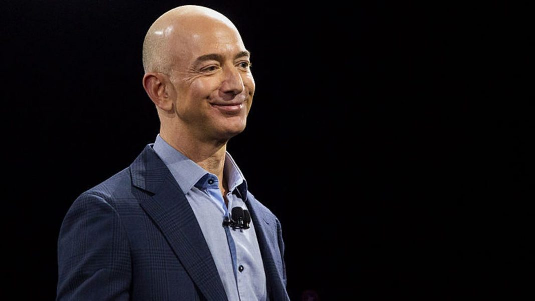 Há ricos, e há Jeff Bezos: Conheça os centibilionários do mundo