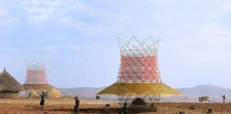 A torre de bambu que produz até 25 litros de água por dia sem eletricidade