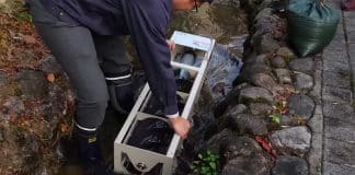 Micro gerador portátil funciona com pequenas correntes de água