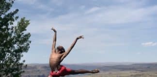 Com um salto sobre as normas de gênero, uma estrela do balé em ascensão busca reescrever as regras da dança