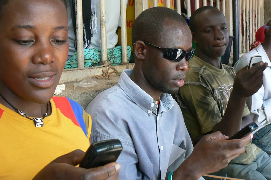 No Togo, governo usa “hábitos no uso do celular” para identificar quem merece auxílio emergencial