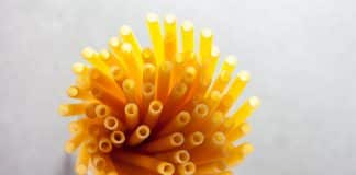 Como o comida mais famosa da Itália está ajudando a resolver a crise do lixo plástico