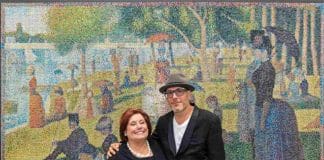 Artista cria incríveis obras de arte em plástico bolha injetando tinta em cada bolha