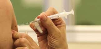 Após vacinas, mortes de idosos acima de 90 anos caem 70% em SP