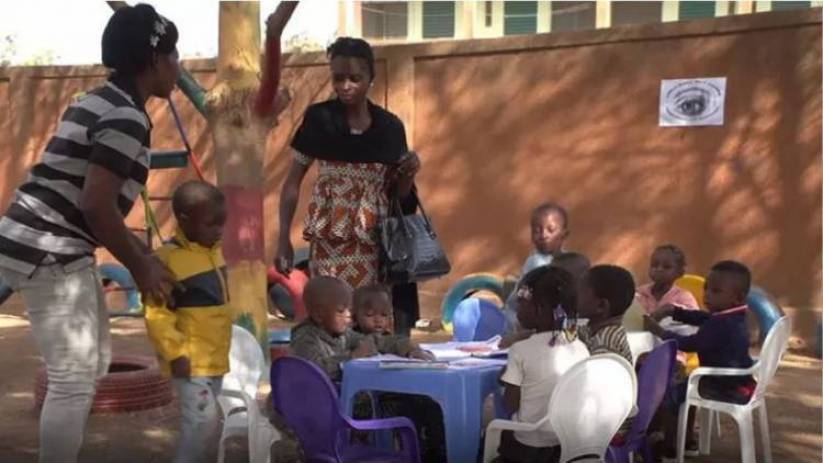 pensarcontemporaneo.com - Creches móveis estão transformando a vida de mulheres e crianças na África