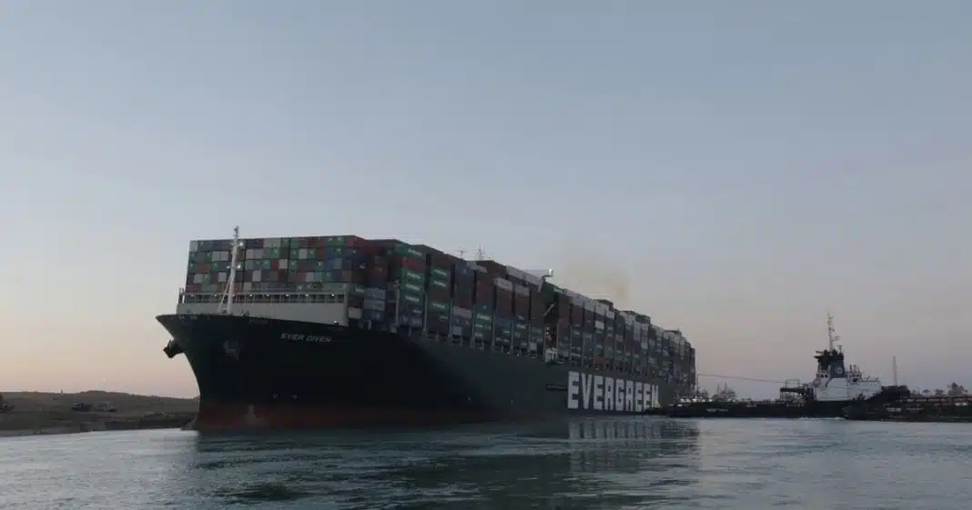 Os membros da tripulação do ‘Ever Given’ podem ficar presos no navio por anos