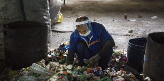 20 empresas apenas produzem mais de 55% de todos os resíduos plásticos de uso único no mundo