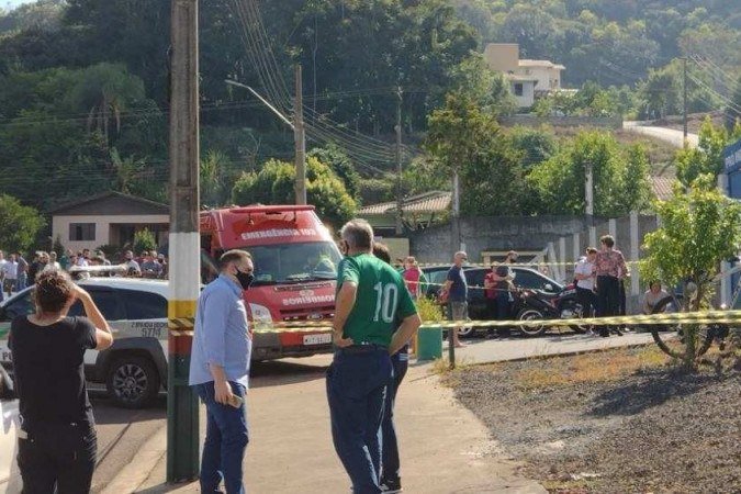 Jovem invade escola e mata crianças e funcionárias em Santa Catarina